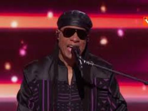 Stevie Wonder alla convention dem Usa trascina il pubblico con la sua "Higher Ground"