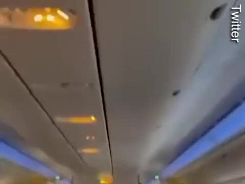 A bordo trema tutto e si scatena il panico: aereo supera 1.200 Km/h