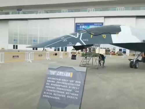 Il prototipo del jet cinese da combattimento di sesta generazione