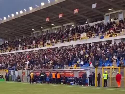 "Mussolini" e poi il braccio teso. L'esultanza dei tifosi della Juve Stabia - VIDEO