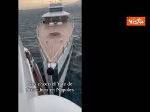 Scontro tra superyacht a Napoli, il video del milionario Salinas a bordo di uno dei due