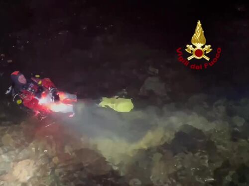 Como, i vigili del fuoco procedono al recupero dei corpi: il video