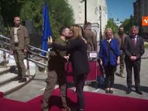 Zelensky accoglie Metsola a Kiev, la visita per la festa dell'Europa