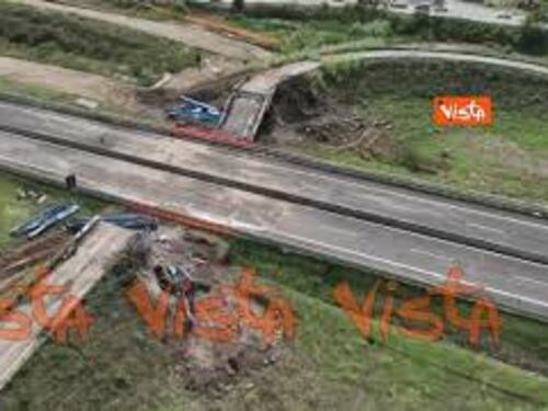 Cavalcavia crollato sull'autostrada A1 ripresa la circolazione dopo demolizione del viadotto Ragusa