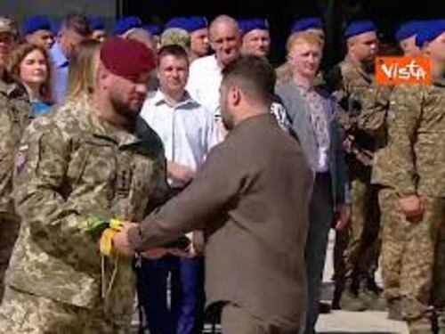 L'Ucraina celebra il Giorno dell'Indipendenza, la cerimonia con il Presidente Zelensky