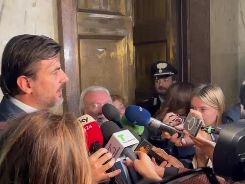 L'avvocato Giovanni Cacciapuoti, legale della famiglia Tramontano, parla all'uscita dal tribunale