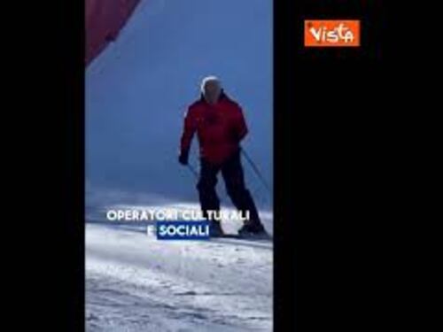 Giani scia sulle piste innevate del Passo dell'Abetone: "Viva la montagna pistoiese e la Toscana"