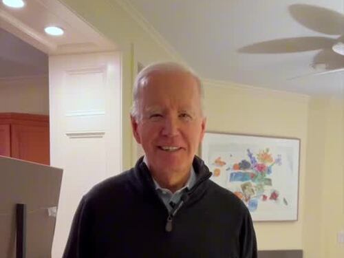 Biden sbarca su TikTok: "Lol, ciao ragazzi"