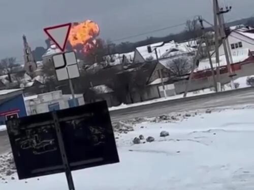 Il momento dello schianto dell'aereo russo a Belgorod