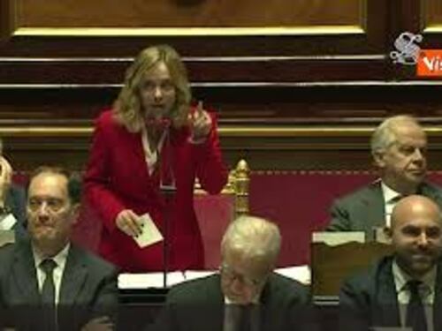 Meloni a M5s: "Soldi dalla finestra li avete buttati voi, vi vestite con la maschera di ferro"