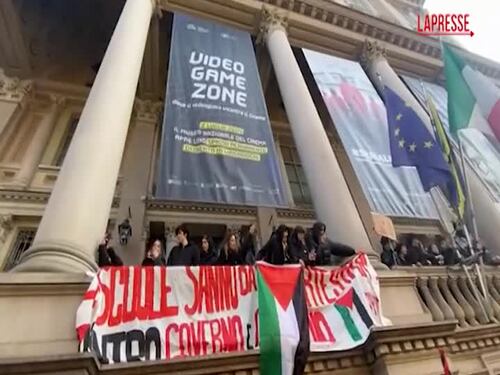 Pro Pal occupano la Mole Antonelliana di Torino