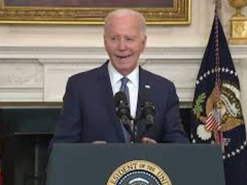 "Trump prigioniero politico?" Biden non risponde e se ne va