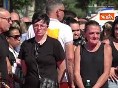 Funerali vittime Crollo Scampia, il sindaco Manfredi: "Dare prospettiva di sistemazione dignitosa"