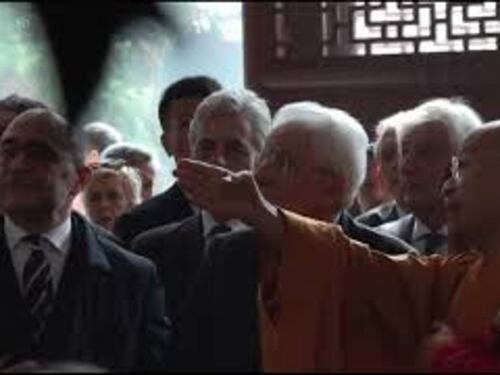 Mattarella visita in Cina il Tempio di Lingyin