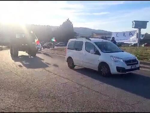 Agricoltori in protesta, chiuso il casello di Orte sull'A1