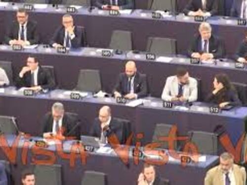 Sberna e Torselli chiacchierano in Aula all'Eurocamera in attesa del risultato su voto von der Leyen