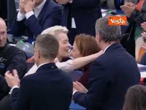 Metsola consegna a Von der Leyen lettera con decisione dell'Europarlamento di eleggere Commissione
