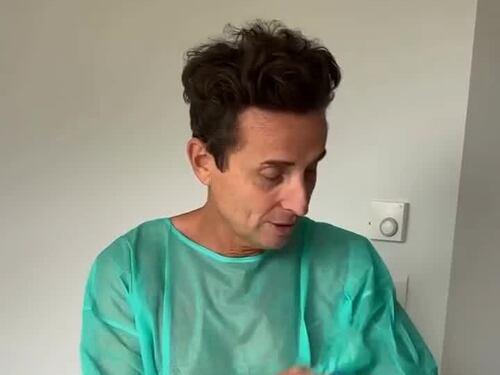 Pintus in ospedale, il video prima e dopo l'intervento è virale