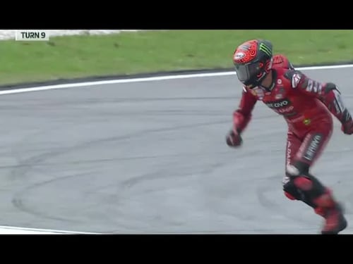 La caduta di Bagnaia nella Sprint Race della MotoGP in Malesia