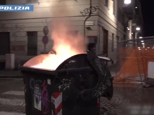 Torino, le immagini dell'azione devastate dei militanti anarchici