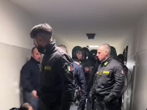 Polizia nel Cpr di Milano seda la rivolta degli immigrati