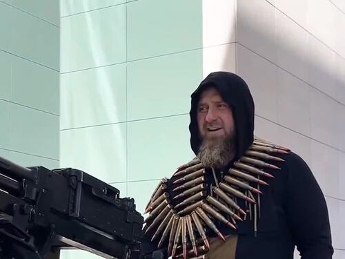 Il leader ceceno Kadyrov ringrazia Musk per il cybertruck Tesla