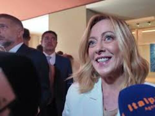 Meloni visita Casa Italia a Parigi: "Nazione deve dire grazie agli azzurri"