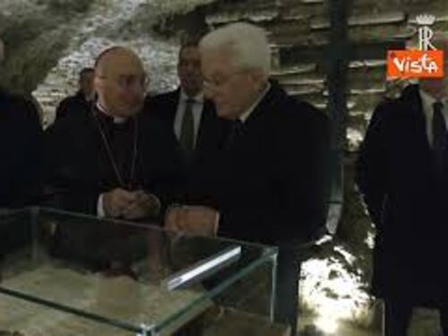 Mattarella a Caserta acclamato dai bambini visita Chiesa di San Francesco da Paola