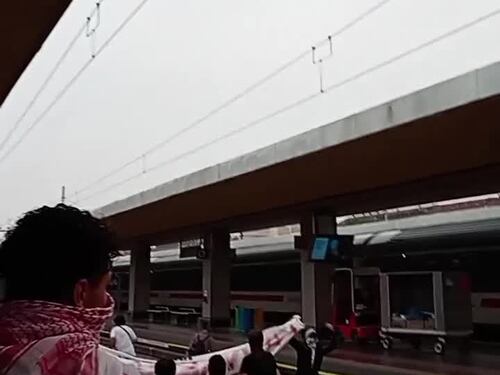 Torino, manifestanti pro Palestina bloccano la stazione di Porta Nuova