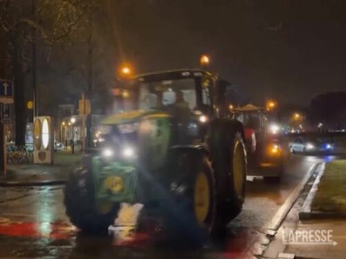 Protesta agricoltori, trattori arrivano a Bruxelles