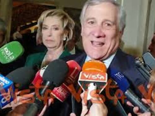 Tajani: "Calo della fiducia a Zelensky? È capitato anche a Churchill"
