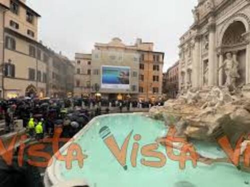 Fontana di Trevi riapre dopo il restauro, eccola ancora più splendente