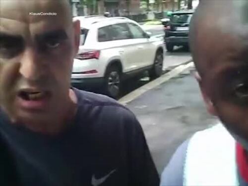 Klaus Davi allontanato da centro islamico di Viale Jenner a Milano, in un video minacce e sputi