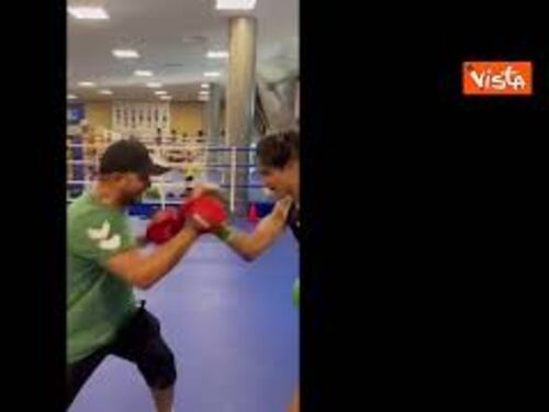 Olimpiadi Parigi, l'azzurra Carini sul ring contro pugile transgender Khelif, è polemica