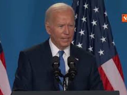 Serie di gaffe per Biden, chiama Zelensky "Putin" e Kamala Harris "Trump"