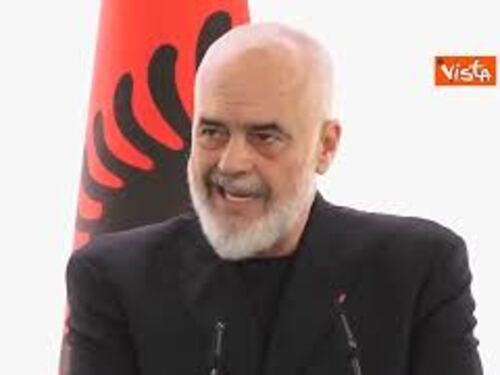 Edi Rama sarcastico: "Felice che giornalisti siano qui sani e salvi, cuore della malavita albanese"