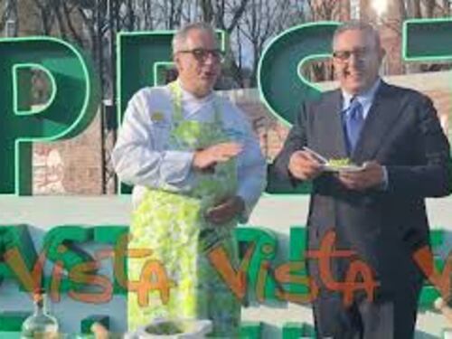 Toti celebra il pesto ligure a Milano ed esclama: "Viva le trofie!"