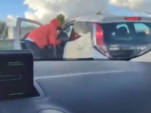 L'aggressione in pieno giorno sulla Strada Statale 268: il video choc