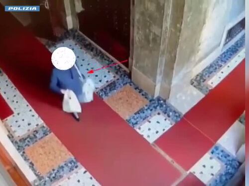 Milano, l'aggressione dell'egiziano: deruba l'anziana e poi la spinge a terra