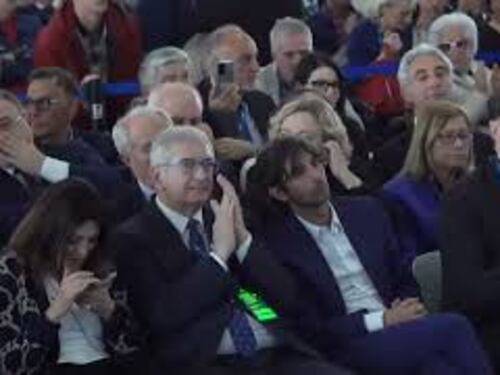 Meloni annuncia candidatura alle Europee: Guiderò liste in tutte le circoscrizioni, se sopravvivo