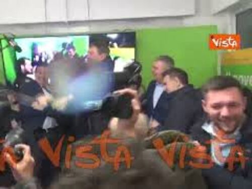 Regionali Abruzzo, vince Marsilio. Il Presidente riconfermato innaffia i sostenitori con lo spumante