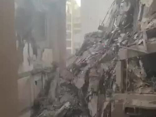 L'edificio colpito da un raid israeliano a Beirut