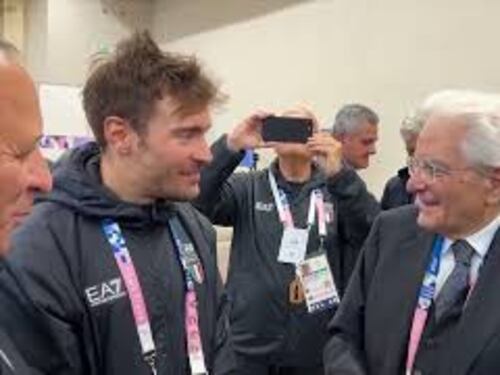 Olimpiadi Parigi, Mattarella incontra i ciclisti dopo argento Ganna e scherza sul maltempo