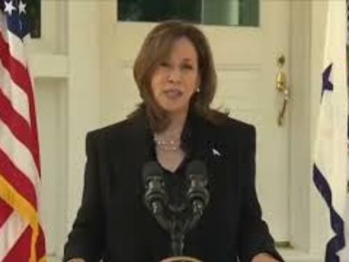 Kamala Harris: "Trump fascista, invoca Adolf Hitler"