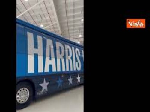 Ecco il pullman elettorale di Kamala Harris per le elezioni Usa