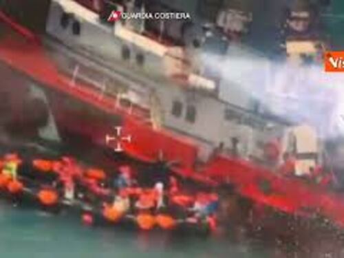 Motonave Audace rischia di affondare vicino a Grado, Guardia Costiera salva i 76 passeggeri