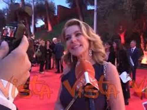 Claudia Gerini sul red carpet di US Palmese: "Il calcio è una metafora per il riscatto sociale"