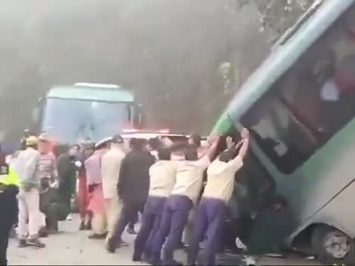 Il bus uscito fuori strada in Perù. I feriti sarebbero 31