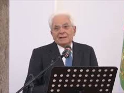 Mattarella: "Storia d'Italia fatta di emigrazione e immigrazione"