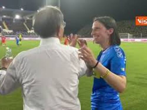Schlein, Lupi e Mister La Russa a bordo campo alla partita del cuore di politici e cantanti